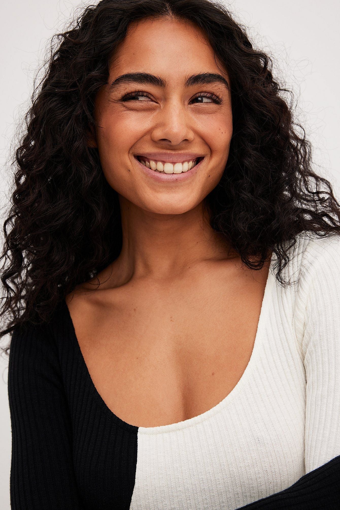 Belen – Midikleid aus kontrastierendem Strick